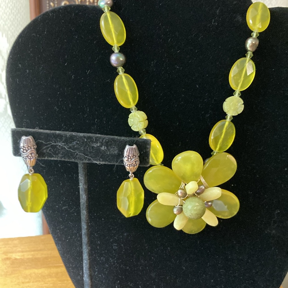 Artisan Green Necklace and matching earrings, Elegant Design - Picture 3 of 8